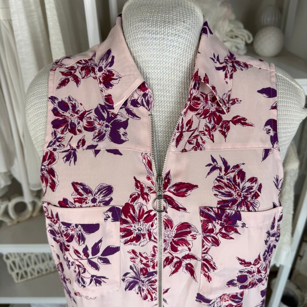 Express Pink Floral Sleeveless Zip-Front Blouse - Picture 2 of 10